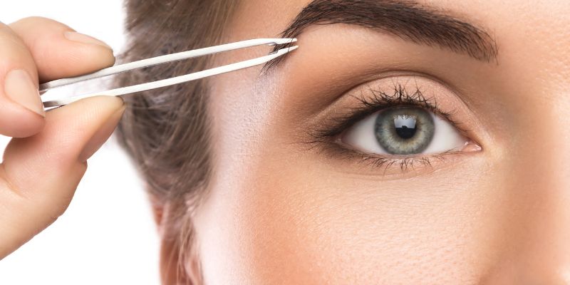 How To Choose The Best Eyebrow Tweezers image
